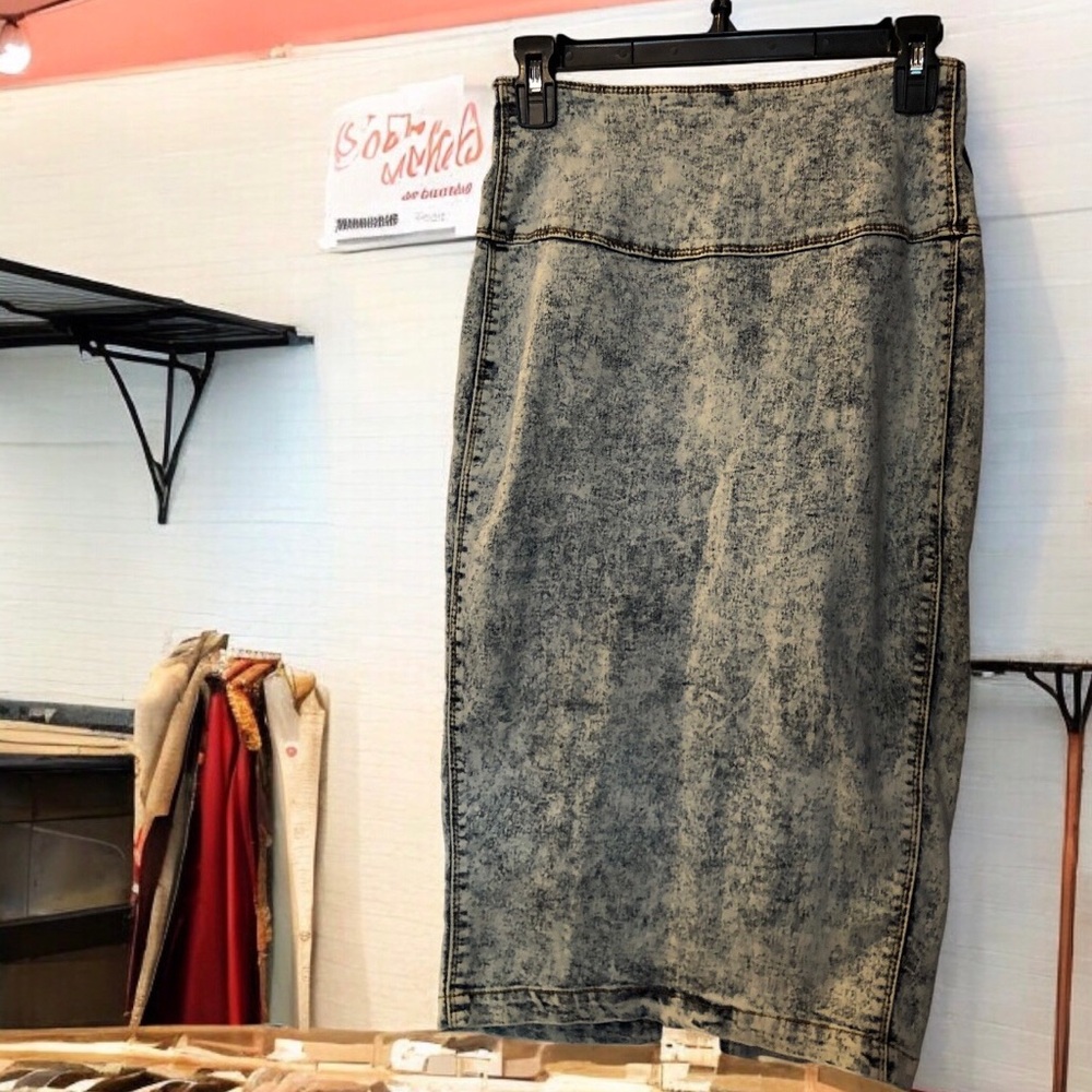 High-Waist Acid Wash Pencil Skirt - Black and Gray